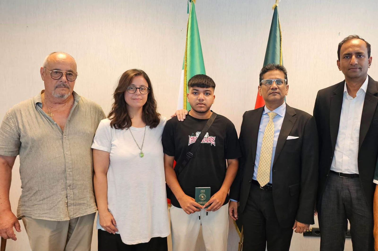 ইতালিতে বাবা-মা-বোন হারানো আমির পেলো পাসপোর্ট